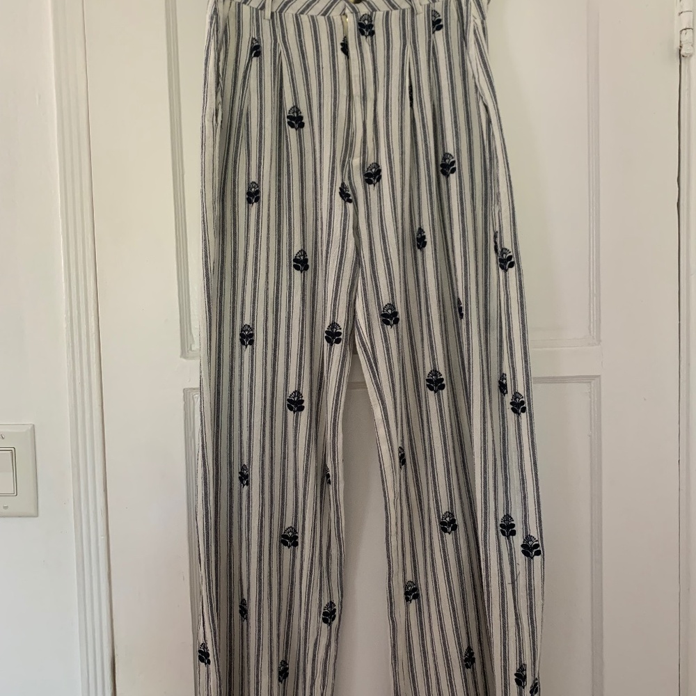 Maison Hotel pants size small, NWT